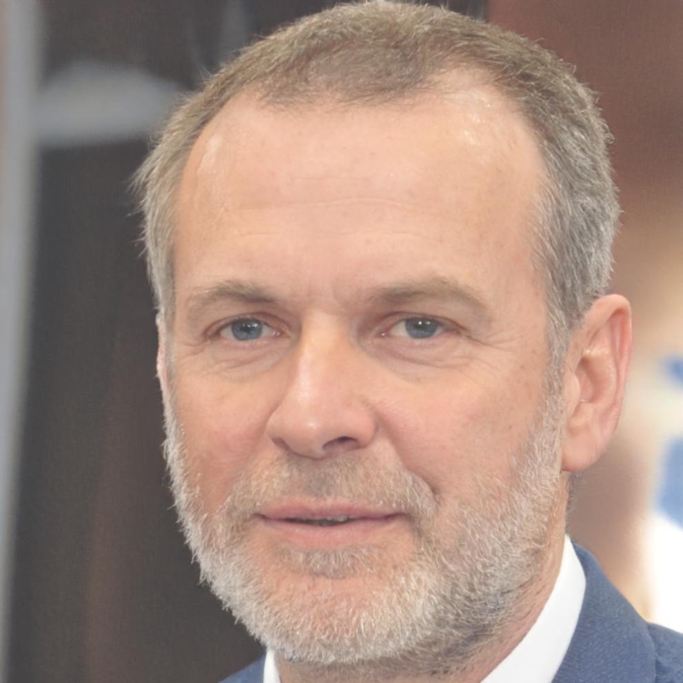 Octavio Mendizábal, Especialista en Educación Empresarial